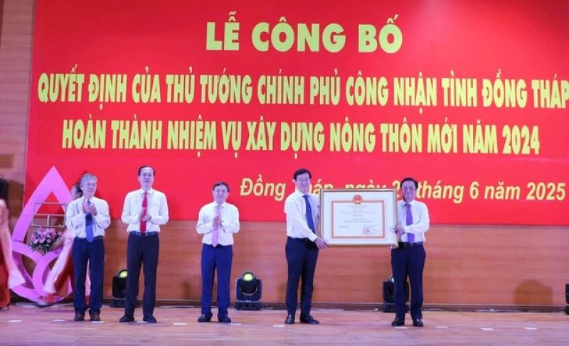 Đồng Tháp - Tiền Giang đã được công nhận hoàn thành xây dựng nông thôn mới - Ảnh 1.