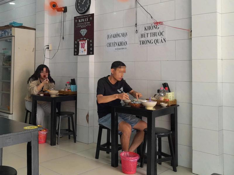 'Nhận chuyển khoản, không né thuế': Thông báo của một quán ở TP.HCM gây thích thú - Ảnh 3.