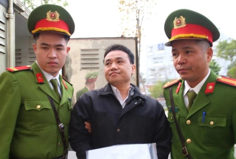 Cả 3 cựu phó giám đốc sở đều được giảm án trong vụ 'chuyến bay giải cứu'- Ảnh 1. Cả 3 cựu phó giám đốc sở đều được giảm án trong vụ 'chuyến bay giải cứu'- Ảnh 1.