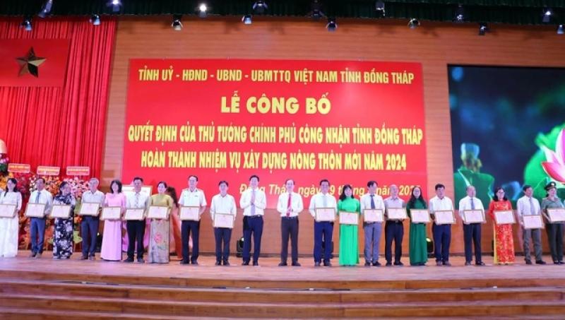 Đồng Tháp - Tiền Giang đã được công nhận hoàn thành xây dựng nông thôn mới - Ảnh 4.