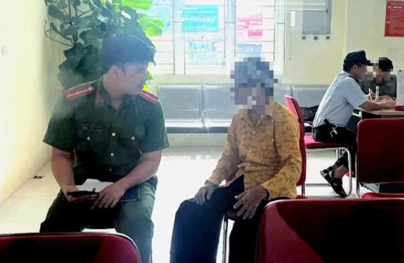 Công an ngăn vụ lừa đảo nhờ 'biểu hiện lạ' của người phụ nữ khi rút tiền - Ảnh 1.