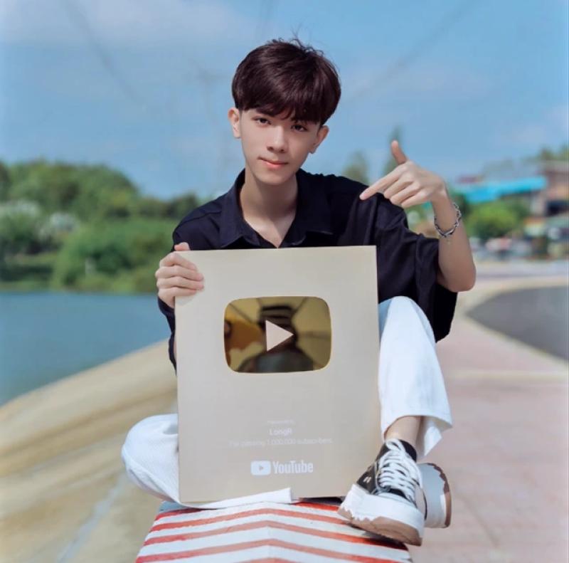 Chàng trai 18 tuổi đạt nút vàng và 3 nút bạc YouTube nhờ làm nội dung game - Ảnh 2.