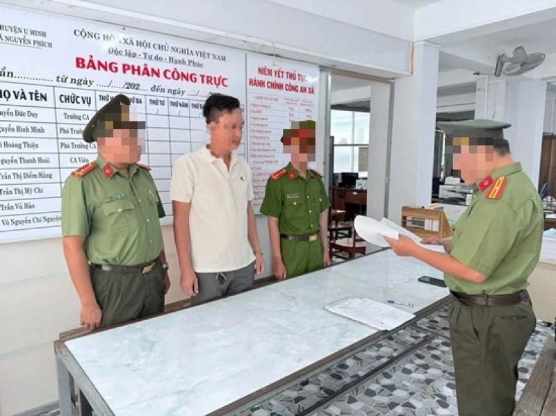 Khởi tố thanh niên ở Cà Mau tàng trữ vũ khí quân dụng để… bắn cò - Ảnh 1.