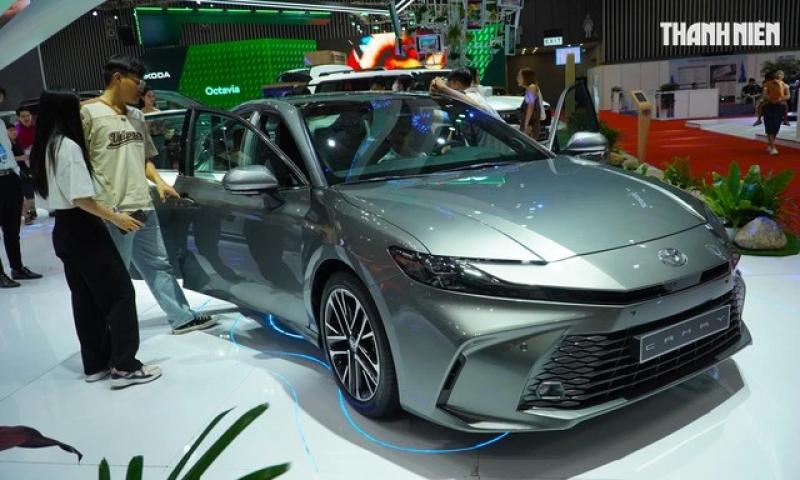 Sedan hạng D: Toyota Camry giảm 100 triệu vẫn khó bán, Mazad6 'bỏ cuộc chơi'? - Ảnh 3.