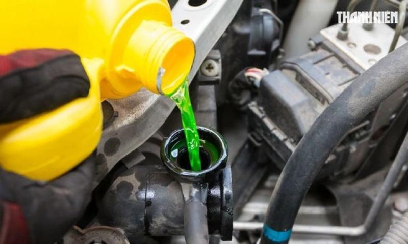 Vì sao không nên châm nước làm mát động cơ ô tô có màu khác nhau? - Ảnh 2. Vì sao không nên châm nước làm mát động cơ ô tô có màu khác nhau? - Ảnh 2.