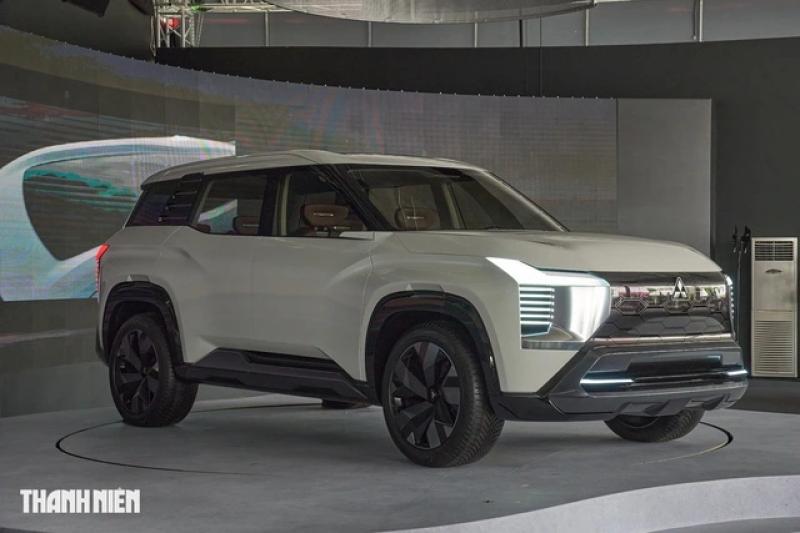 Mitsubishi ra mắt crossover 7 chỗ tại Việt Nam, cạnh tranh Honda CR-V - Ảnh 1. Mitsubishi ra mắt crossover 7 chỗ tại Việt Nam, cạnh tranh Honda CR-V - Ảnh 1.