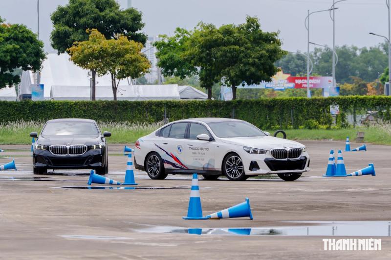 Vần vô-lăng BMW X3 2025 chinh phục sa hình khó, 'ghìm cương' 5 Series mới - Ảnh 6.