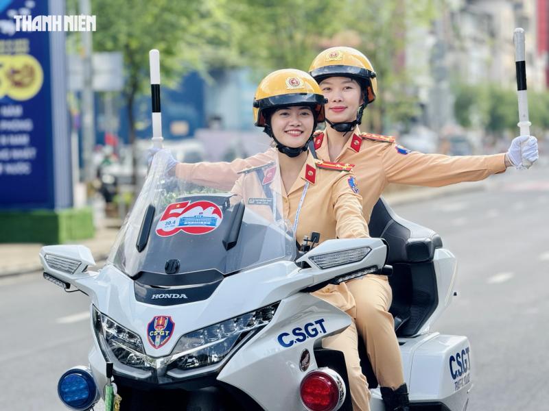 Nữ CSGT dẫn đoàn duy nhất lái siêu mô tô trong 'Vinh quang Công an nhân dânVN' - Ảnh 9.