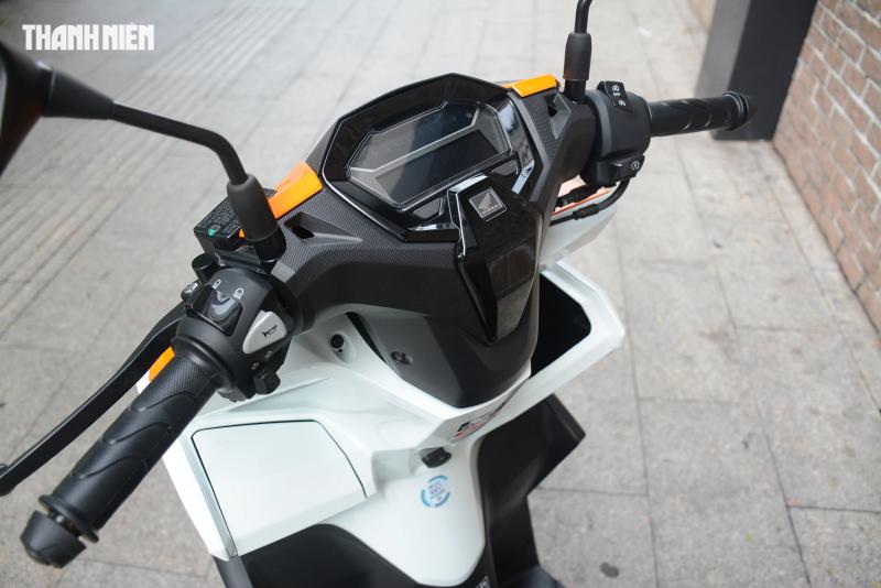 Chỉ sản xuất 2.000 chiếc, Honda Vario 160 Repsol 'Made in Malaysia' đầu tiên về Việt Nam - Ảnh 9.