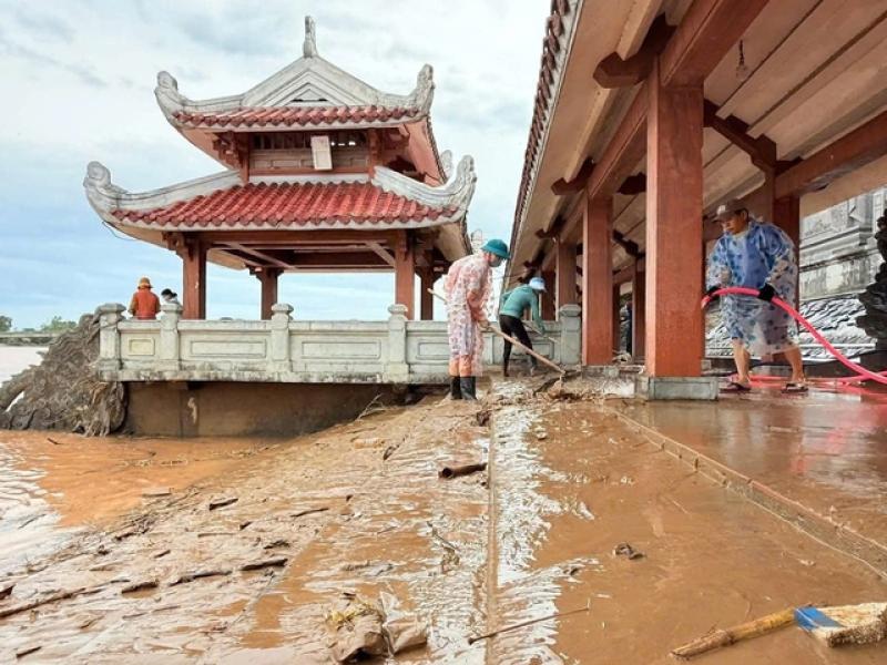 Sau bão số 1, cán bộ, chiến sĩ Quảng Trị giúp người dân khắc phục hậu quả - Ảnh 3.