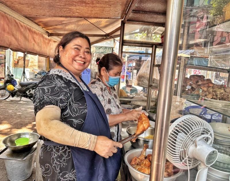 Bà Nguyễn Thị Thành , chủ quán The Lunch Lady nổi tiếng , đột tử ở Canada - Ảnh 1. Bà Nguyễn Thị Thành , chủ quán The Lunch Lady nổi tiếng , đột tử ở Canada - Ảnh 1.