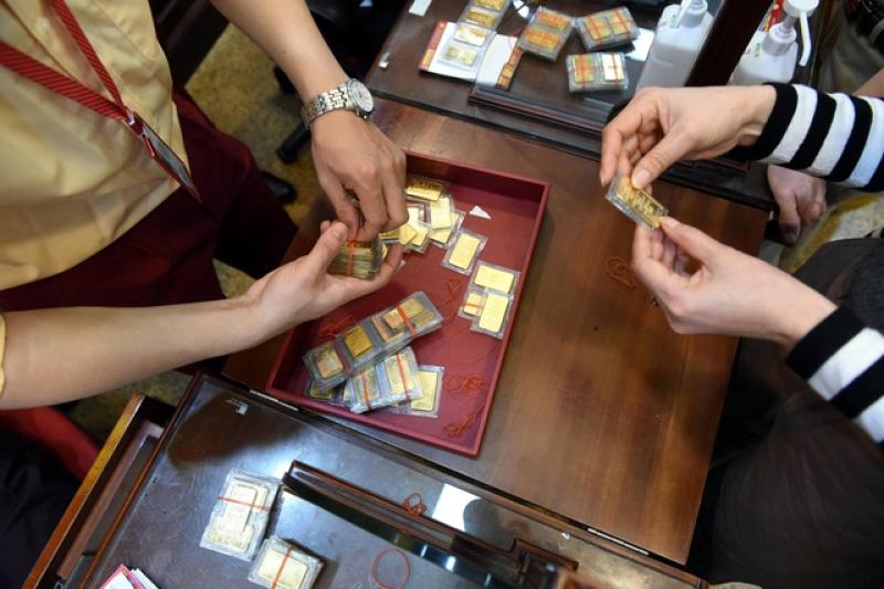 Giá vàng hôm nay 29.6.2025: Vàng miếng SJC đắt hơn thế giới gần 16 triệu đồng- Ảnh 1. Giá vàng hôm nay 29.6.2025: Vàng miếng SJC đắt hơn thế giới gần 16 triệu đồng- Ảnh 1.