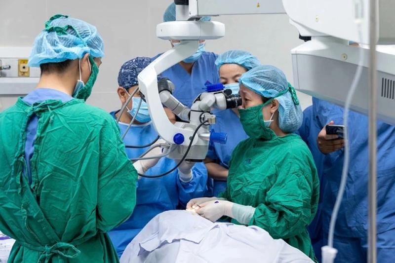 Thiếu giác mạc cứu người khiếm thị - Ảnh 1.