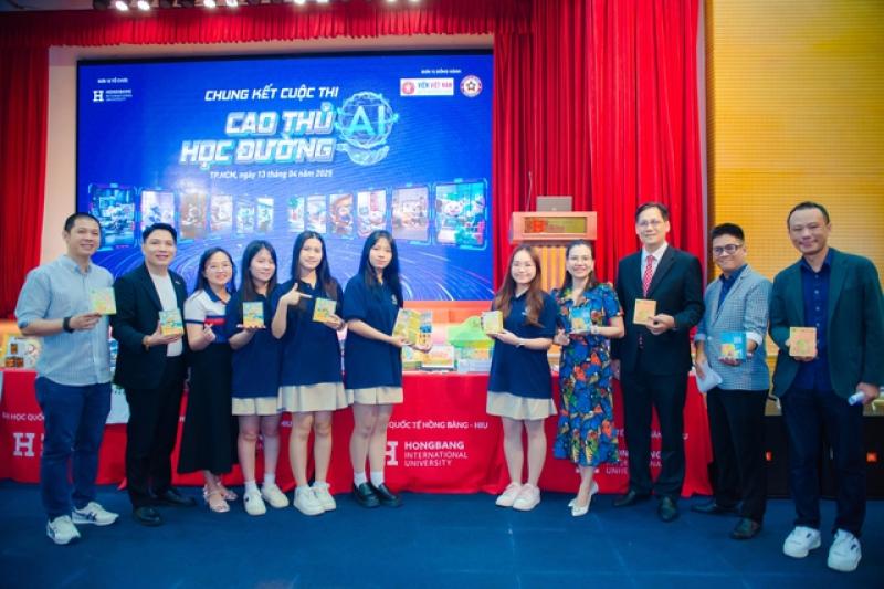 5 Nữ sinh Quảng Ngãi giành quán quân cuộc thi AI học đường 2025 - Ảnh 2. 5 Nữ sinh Quảng Ngãi giành quán quân cuộc thi AI học đường 2025 - Ảnh 2.