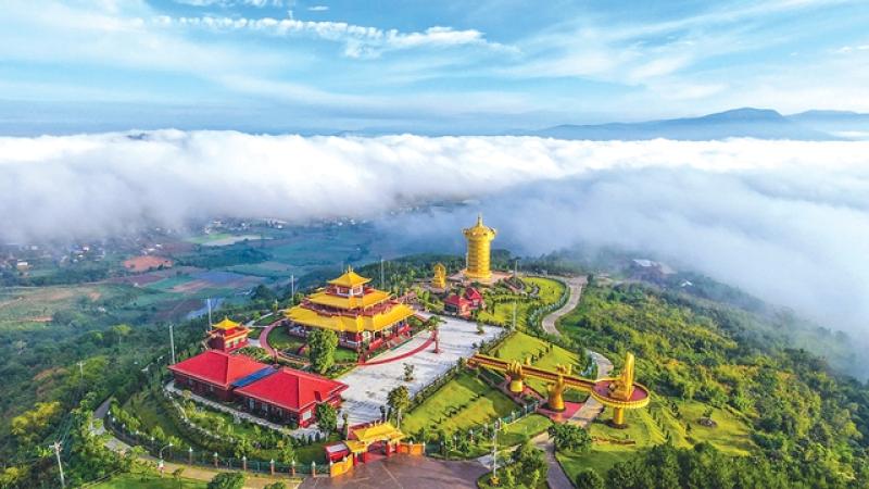 Điểm đến mùa hè gắn kết gia đình, trải nghiệm văn hóa tâm linh và thiên nhiên - Ảnh 1. Điểm đến mùa hè gắn kết gia đình, trải nghiệm văn hóa tâm linh và thiên nhiên - Ảnh 1.