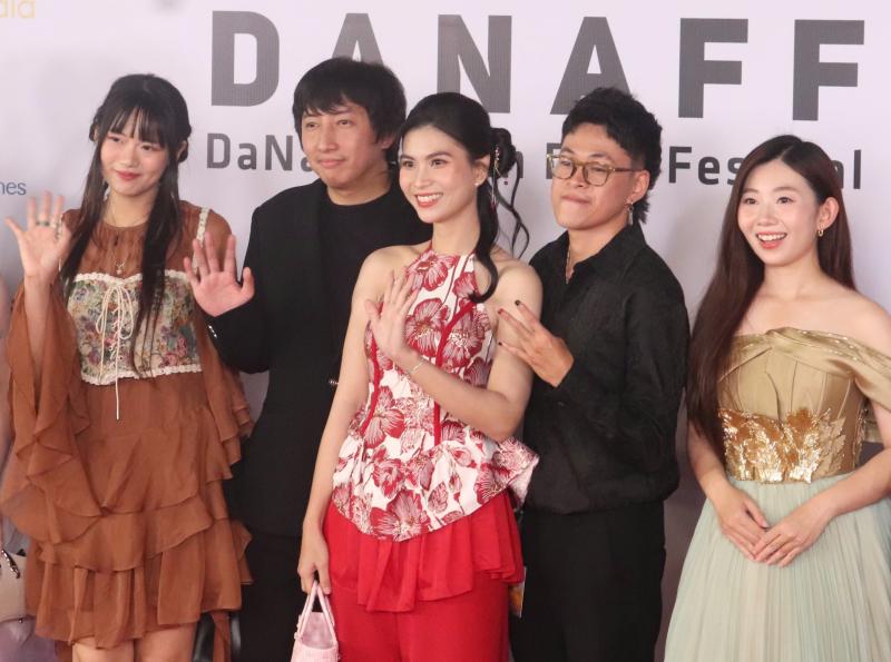 NSND Như Quỳnh, NSND Lan Hương cùng dàn sao dự Liên hoan phim châu Á Đà Nẵng- Ảnh 9. NSND Như Quỳnh, NSND Lan Hương cùng dàn sao dự Liên hoan phim châu Á Đà Nẵng- Ảnh 9.
