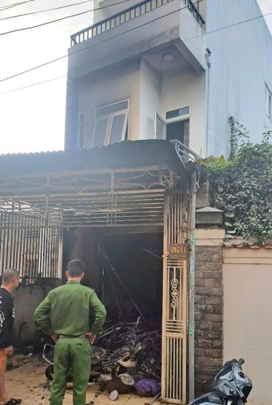 Cháy nhà 3 tầng ở Bảo Lộc, may mắn 5 người thoát nạn - Ảnh 2.
