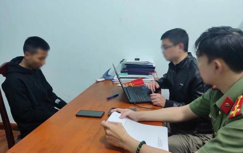 Khởi tố vụ án thí sinh sử dụng thiết bị công nghệ gian lận thi cử - Ảnh 2.
