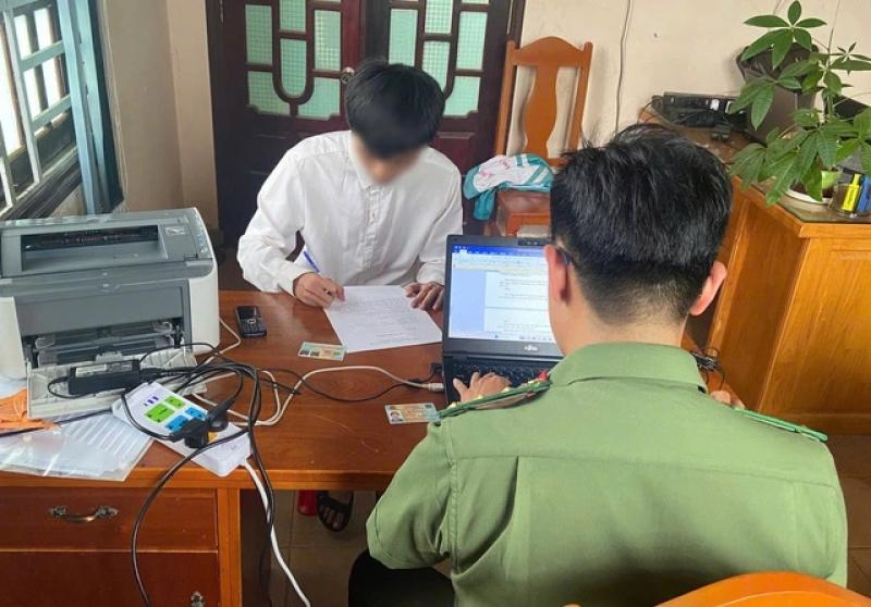 Khởi tố vụ án thí sinh sử dụng thiết bị công nghệ gian lận thi cử - Ảnh 5.