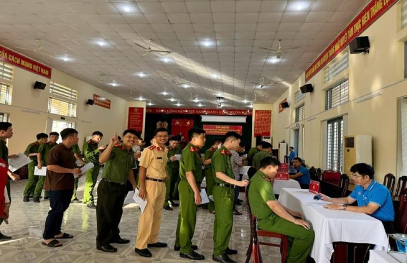 Thanh niên Đồng Nai ‘nô nức’ hiến máu tình nguyện- Ảnh 2. Thanh niên Đồng Nai ‘nô nức’ hiến máu tình nguyện- Ảnh 2.