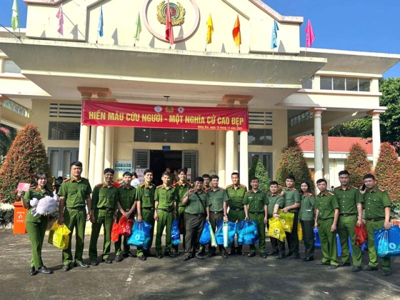 Thanh niên Đồng Nai ‘nô nức’ hiến máu tình nguyện- Ảnh 3. Thanh niên Đồng Nai ‘nô nức’ hiến máu tình nguyện- Ảnh 3.
