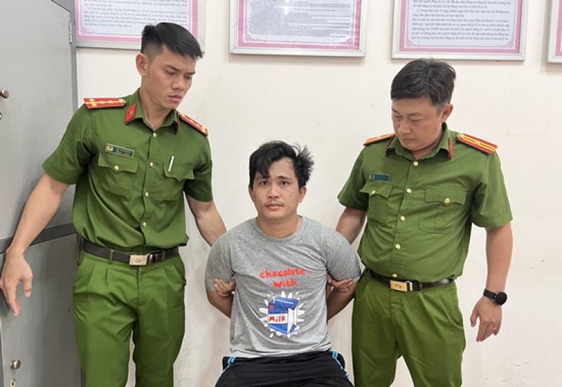 Cà Mau: Cán bộ bảo vệ ANTT bị đâm khi can thiệp vụ bạo hành gia đình - Ảnh 1.