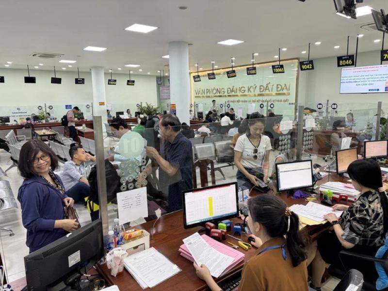 TP.HCM: Tập huấn cấp sổ hồng cho 168 phường, xã sau sáp nhập- Ảnh 1. TP.HCM: Tập huấn cấp sổ hồng cho 168 phường, xã sau sáp nhập- Ảnh 1.