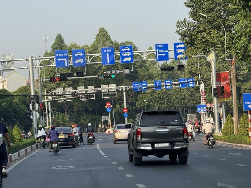Không tuân thủ biển hiệu lệnh giao thông có bị phạt? - Ảnh 1. Không tuân thủ biển hiệu lệnh giao thông có bị phạt? - Ảnh 1.