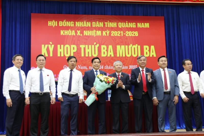 Chủ tịch UBND Quảng Nam Lê Văn Dũng nghỉ hưu trước 3 năm 6 tháng- Ảnh 1. Chủ tịch UBND Quảng Nam Lê Văn Dũng nghỉ hưu trước 3 năm 6 tháng- Ảnh 1.