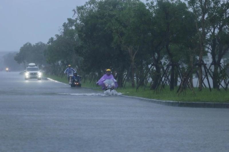 TP.Huế: Thêm một hồ thủy điện điều tiết nước, cảnh báo nguy cơ lũ quét- Ảnh 2. TP.Huế: Thêm một hồ thủy điện điều tiết nước, cảnh báo nguy cơ lũ quét- Ảnh 2.
