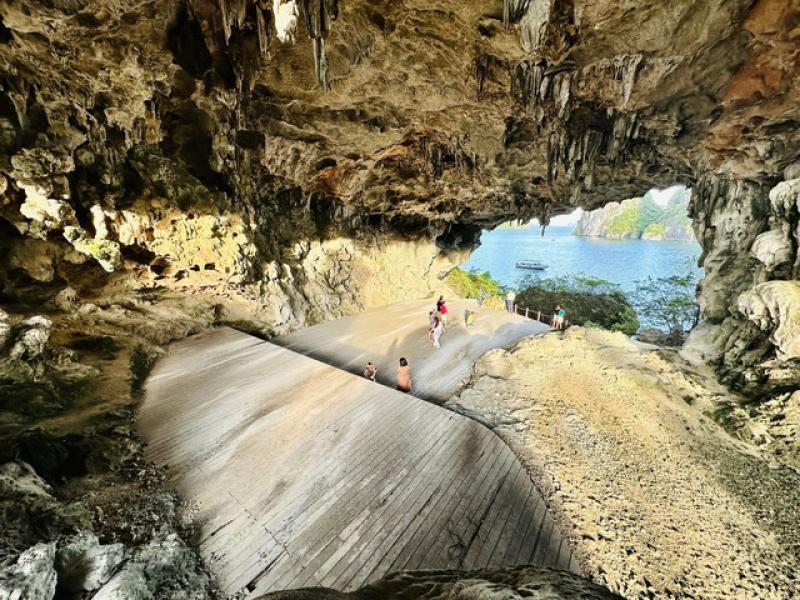 Bàn cách đưa công nghiệp văn hóa vào hang động ở Quảng Ninh- Ảnh 1. Bàn cách đưa công nghiệp văn hóa vào hang động ở Quảng Ninh- Ảnh 1.