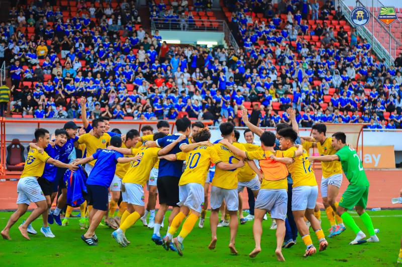 CLB ĐH Văn Hiến: Từ thể thao sinh viên đến kỷ lục sân chơi chuyên nghiệp- Ảnh 1. CLB ĐH Văn Hiến: Từ thể thao sinh viên đến kỷ lục sân chơi chuyên nghiệp- Ảnh 1.