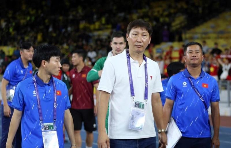 Chưa nguôi buồn vì thua Malaysia, U.23 Việt Nam sắp đấu cầu thủ nhập tịch tại giải lớn: Ông Kim lo chứ!- Ảnh 2. Chưa nguôi buồn vì thua Malaysia, U.23 Việt Nam sắp đấu cầu thủ nhập tịch tại giải lớn: Ông Kim lo chứ!- Ảnh 2.