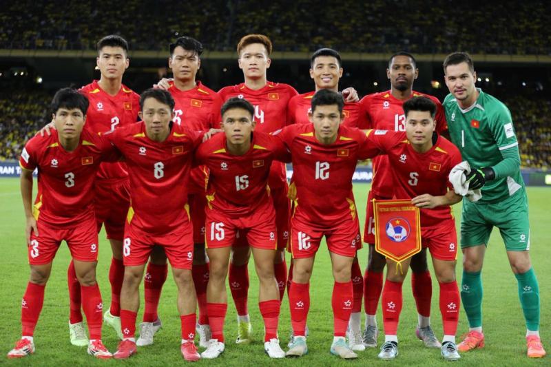 Pendant Quang Vinh và Nguyễn Filip cùng ca ngợi: Các cầu thủ nhập tịch Malaysia quá giỏi- Ảnh 1. Pendant Quang Vinh và Nguyễn Filip cùng ca ngợi: Các cầu thủ nhập tịch Malaysia quá giỏi- Ảnh 1.