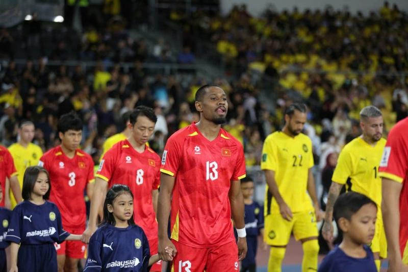 Pendant Quang Vinh và Nguyễn Filip cùng ca ngợi: Các cầu thủ nhập tịch Malaysia quá giỏi- Ảnh 5. Pendant Quang Vinh và Nguyễn Filip cùng ca ngợi: Các cầu thủ nhập tịch Malaysia quá giỏi- Ảnh 5.
