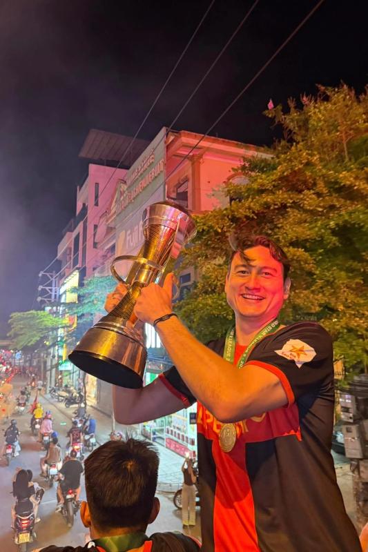 Hoàng Đức, Văn Lâm và Ninh Bình rước cúp vô địch: V-League có thêm đối thủ cực chất- Ảnh 6. Hoàng Đức, Văn Lâm và Ninh Bình rước cúp vô địch: V-League có thêm đối thủ cực chất- Ảnh 6.