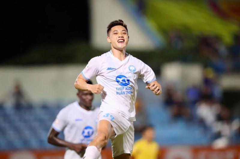 CLB Nam Định vô địch sớm , cuộc đua trụ hạng V - League kịch tính - Ảnh 2. CLB Nam Định vô địch sớm , cuộc đua trụ hạng V - League kịch tính - Ảnh 2.