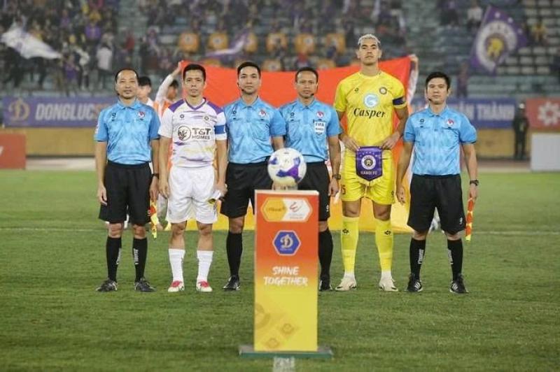 Lộ diện 2 trọng tài Malaysia điều hành trận play-off: Bình Phước tạo lịch sử, hay Đà Nẵng thoát hiểm?- Ảnh 2. Lộ diện 2 trọng tài Malaysia điều hành trận play-off: Bình Phước tạo lịch sử, hay Đà Nẵng thoát hiểm?- Ảnh 2.