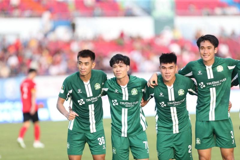 Công Phượng ghi dấu ấn sắc nét, Bình Phước thắng đậm: Đá play-off tìm suất thăng hạng V-League- Ảnh 6. Công Phượng ghi dấu ấn sắc nét, Bình Phước thắng đậm: Đá play-off tìm suất thăng hạng V-League- Ảnh 6.
