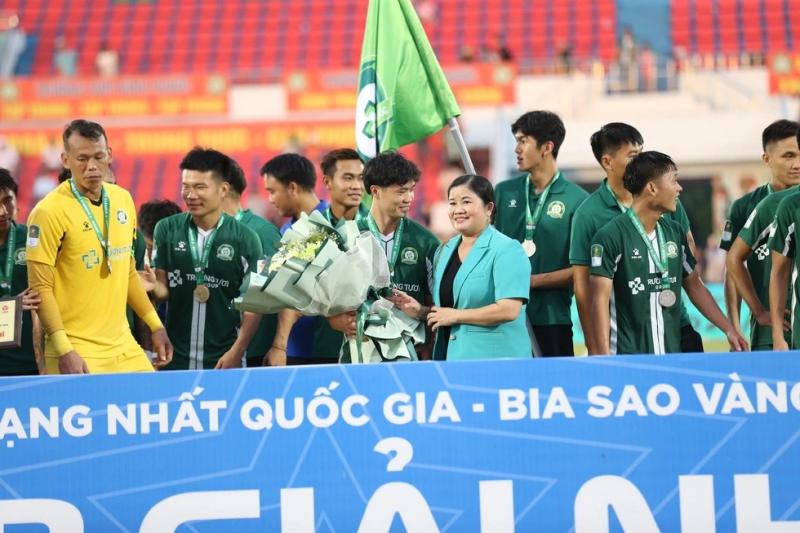Công Phượng ghi dấu ấn sắc nét, Bình Phước thắng đậm: Đá play-off tìm suất thăng hạng V-League- Ảnh 2. Công Phượng ghi dấu ấn sắc nét, Bình Phước thắng đậm: Đá play-off tìm suất thăng hạng V-League- Ảnh 2.
