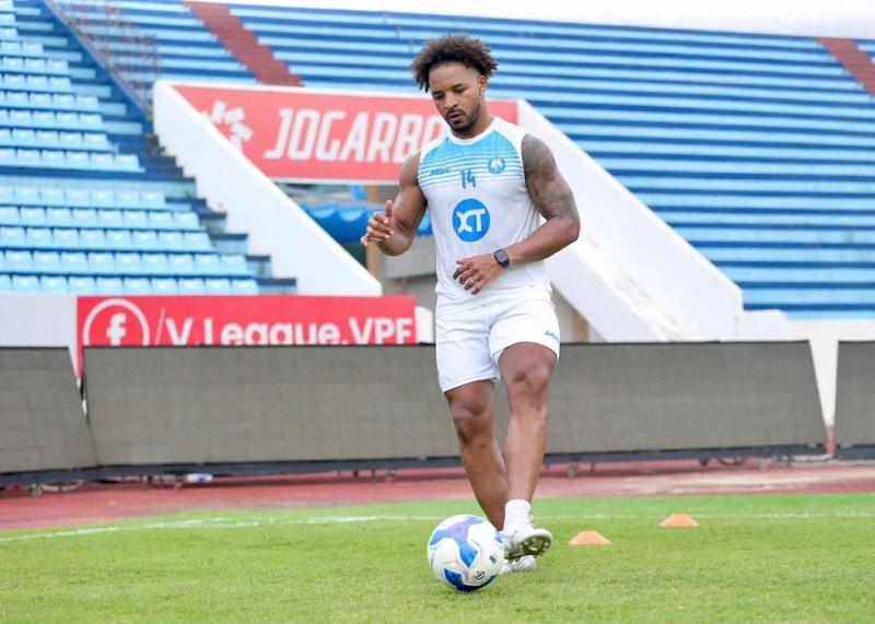 Xuân Son đi giày đinh, tập cùng đội Nam Định trước ngày nhận cúp vô địch V-League- Ảnh 2. Xuân Son đi giày đinh, tập cùng đội Nam Định trước ngày nhận cúp vô địch V-League- Ảnh 2.