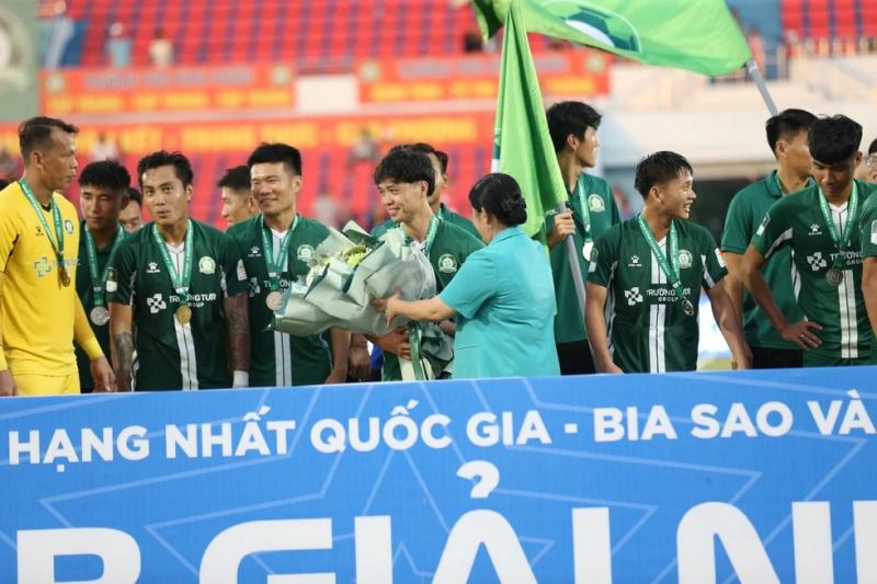 Hành động tuyệt vời của Công Phượng, những lời phát biểu từ trái tim trước cơ hội lịch sử- Ảnh 7. Hành động tuyệt vời của Công Phượng, những lời phát biểu từ trái tim trước cơ hội lịch sử- Ảnh 7.