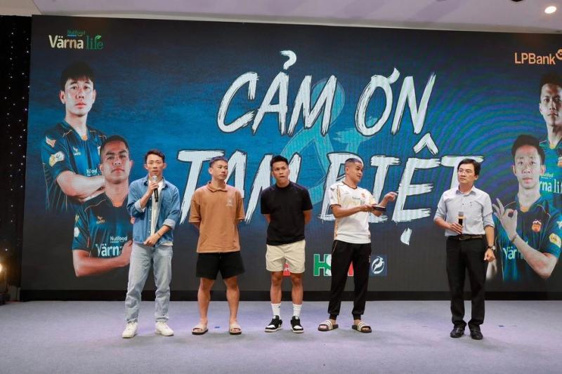 Bầu Đức đi vắng, ông Vũ Tiến Thành nói gì khi HAGL chia tay Minh Vương và 3 ngôi sao khác?- Ảnh 2. Bầu Đức đi vắng, ông Vũ Tiến Thành nói gì khi HAGL chia tay Minh Vương và 3 ngôi sao khác?- Ảnh 2.