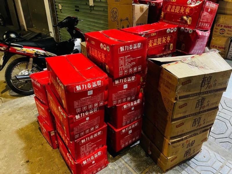 Công an Hà Nội truy quét hàng giả ở 'thủ phủ' La Phù - Ảnh 2.