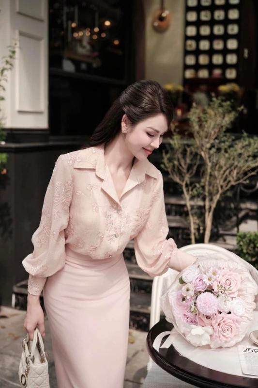 Cuộc sống mẹ đơn thân của Lương Thu Trang ở tuổi 35 - Ảnh 1.
