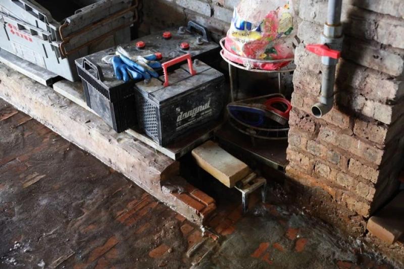 Một công ty ở Hưng Yên xả nước thải nồng nặc mùi hóa chất ra môi trường - Ảnh 3.