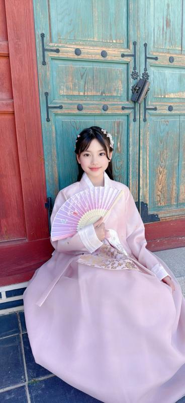 Nhan sắc 'xinh như hoa hậu nhí' của con gái MC Kim Huyền Sâm- Ảnh 2. Nhan sắc 'xinh như hoa hậu nhí' của con gái MC Kim Huyền Sâm- Ảnh 2.