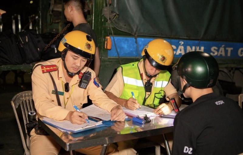 Không có tiền đóng phạt nguội, xin giảm được không? - Ảnh 1. Không có tiền đóng phạt nguội, xin giảm được không? - Ảnh 1.