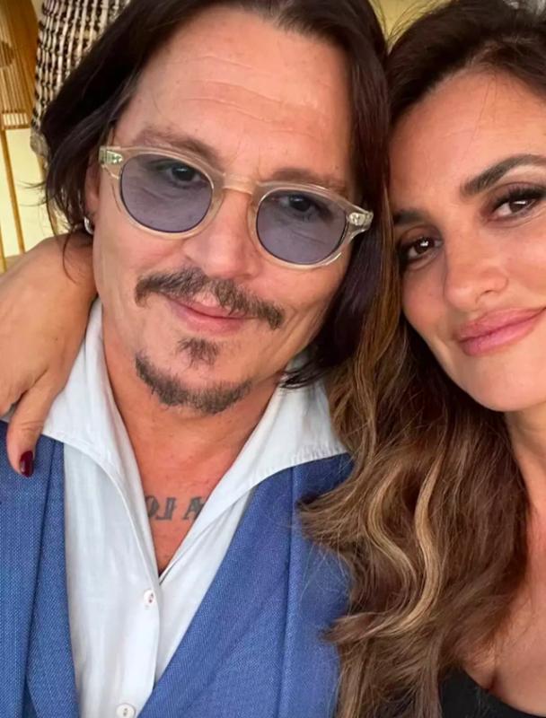 Tình bạn lâu năm của Johnny Depp và Penélope Cruz - Ảnh 4.