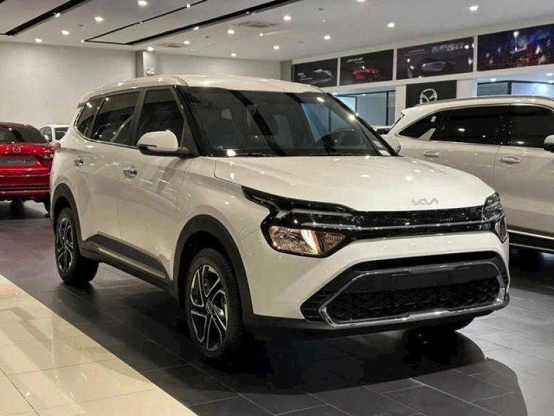 KIA Carens giảm giá dưới 600 triệu đồng, quyết đấu Mitsubishi Xpander - Ảnh 1. KIA Carens giảm giá dưới 600 triệu đồng, quyết đấu Mitsubishi Xpander - Ảnh 1.